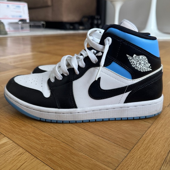 Air Jordan 1 Mid 'University Blue’ - Picture 6 of 12